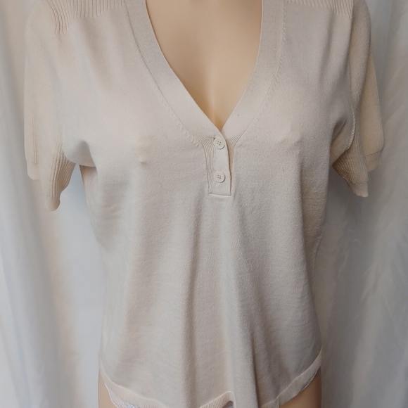 Women Cabi Campus Cream V-Neck Short Sleeve Top - Picture 11 of 13
